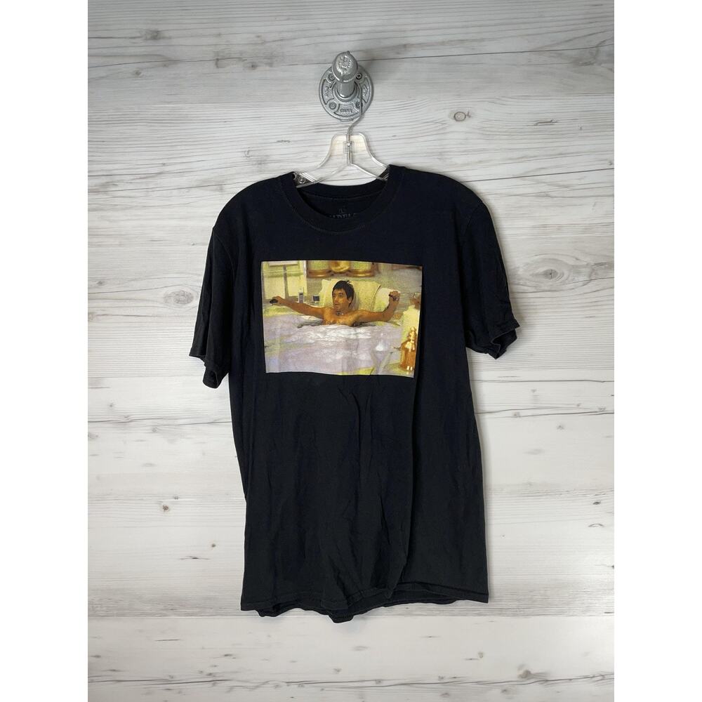 Scarface Shirt Mens Large Black Graphic Movie Bathtub Scene Tony Montana‎ Tee
